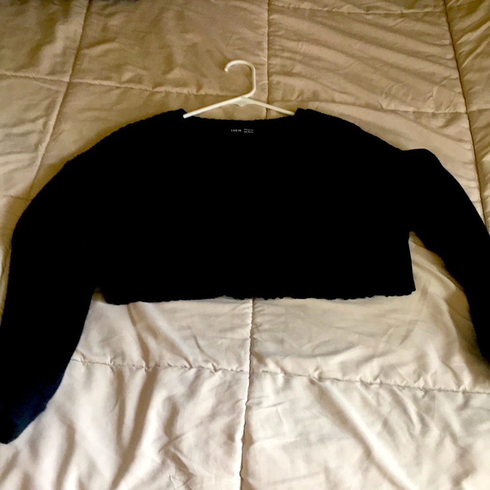 Black long sleeve crop top